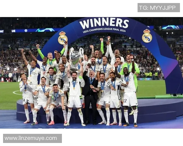 两位足球明星的传奇故事与他们对足球的热爱与奉献 两位足球明星的传奇故事与他们对足球的热爱与奉献